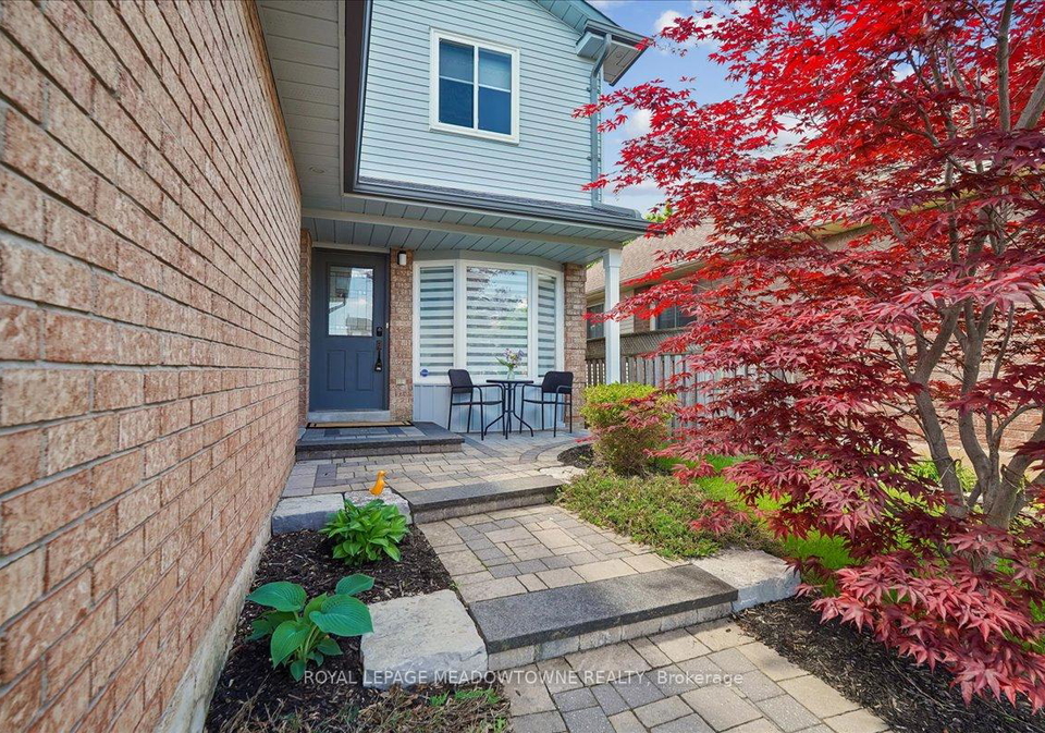 2208-hunt-crescent-burlington-ontario-w13420452