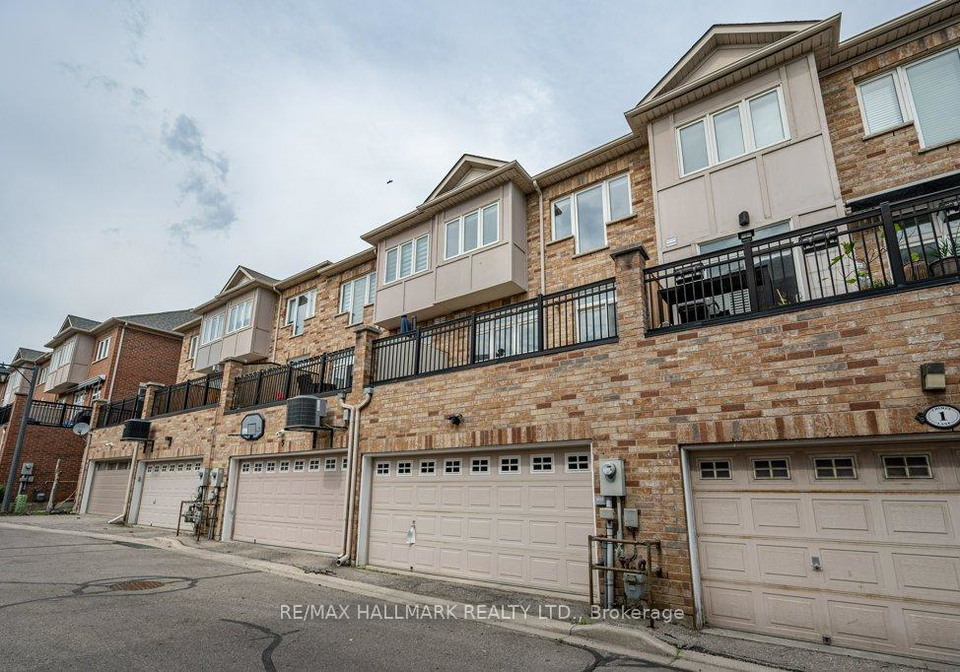3-chimes-lane-etobicoke-ontario-w13420878