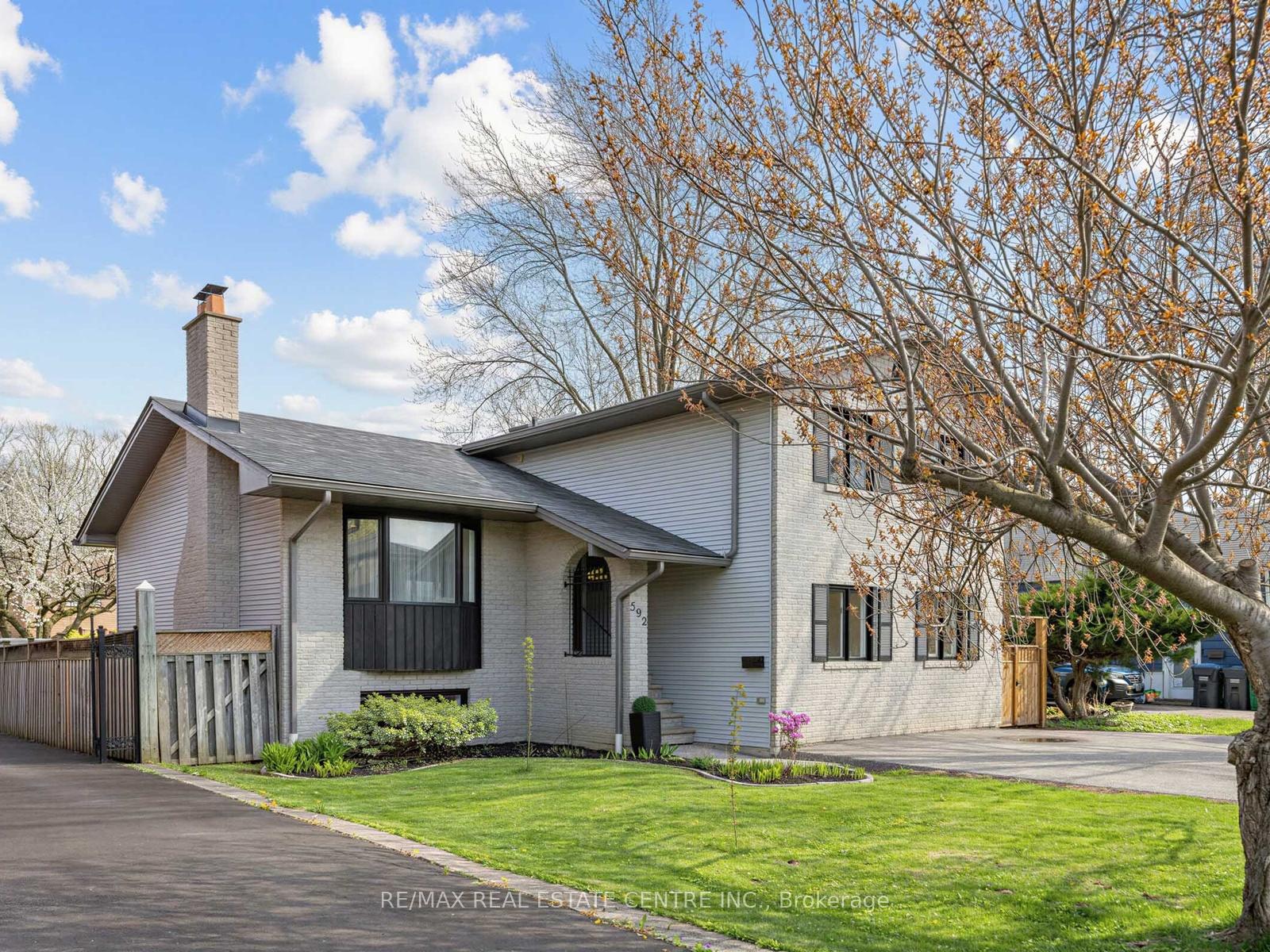 592-montbeck-crescent-mississauga-ontario-w13421222
