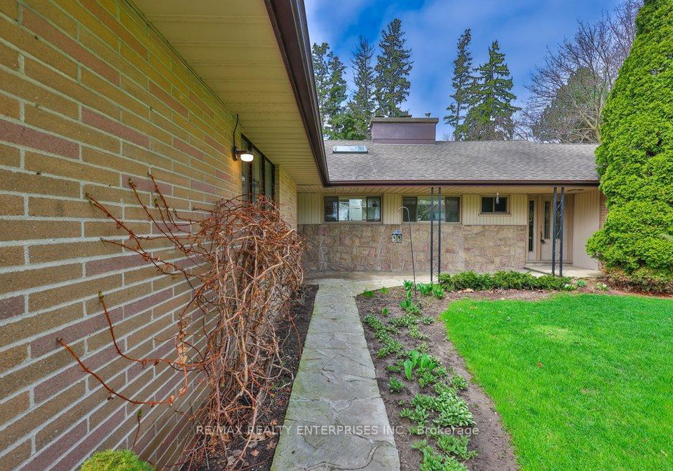 35-hollyrood-heights-drive-mississauga-ontario-w13421718
