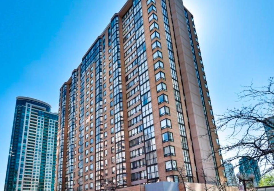 285-enfield-place-mississauga-ontario-w13422116