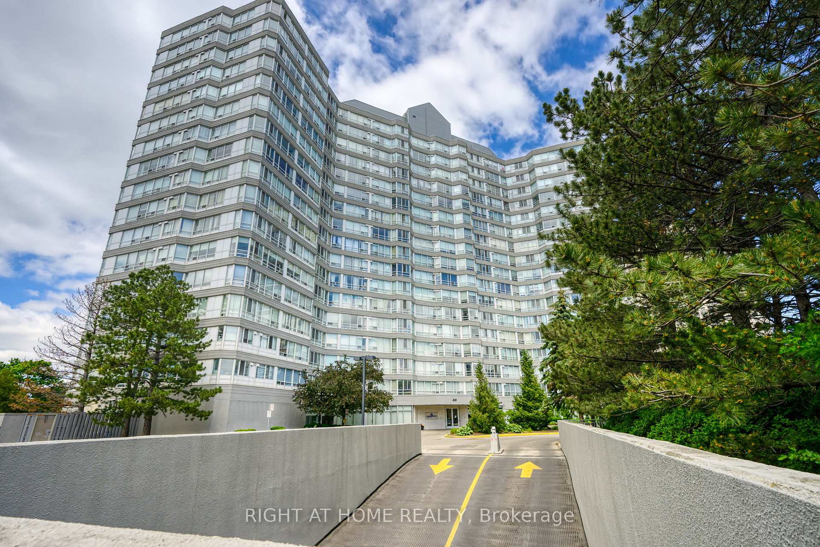 50-kingsbridge-garden-circle-mississauga-ontario-w13422376