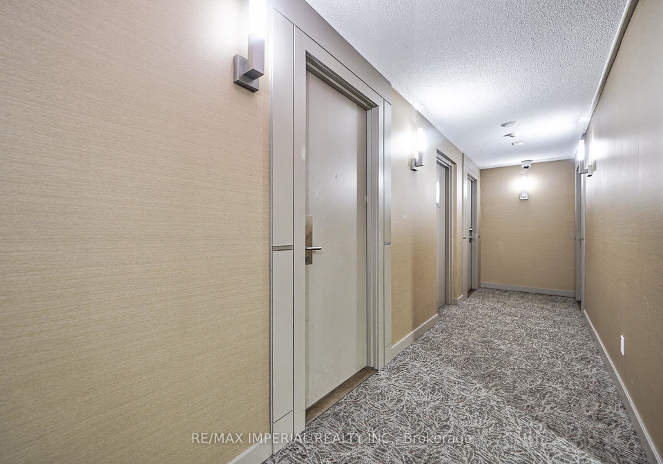 330-burnhamthorpe-road-w-mississauga-ontario-w13422978