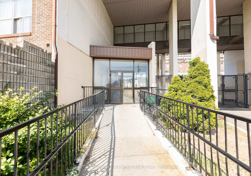 10-eddystone-avenue-york-ontario-w13422980
