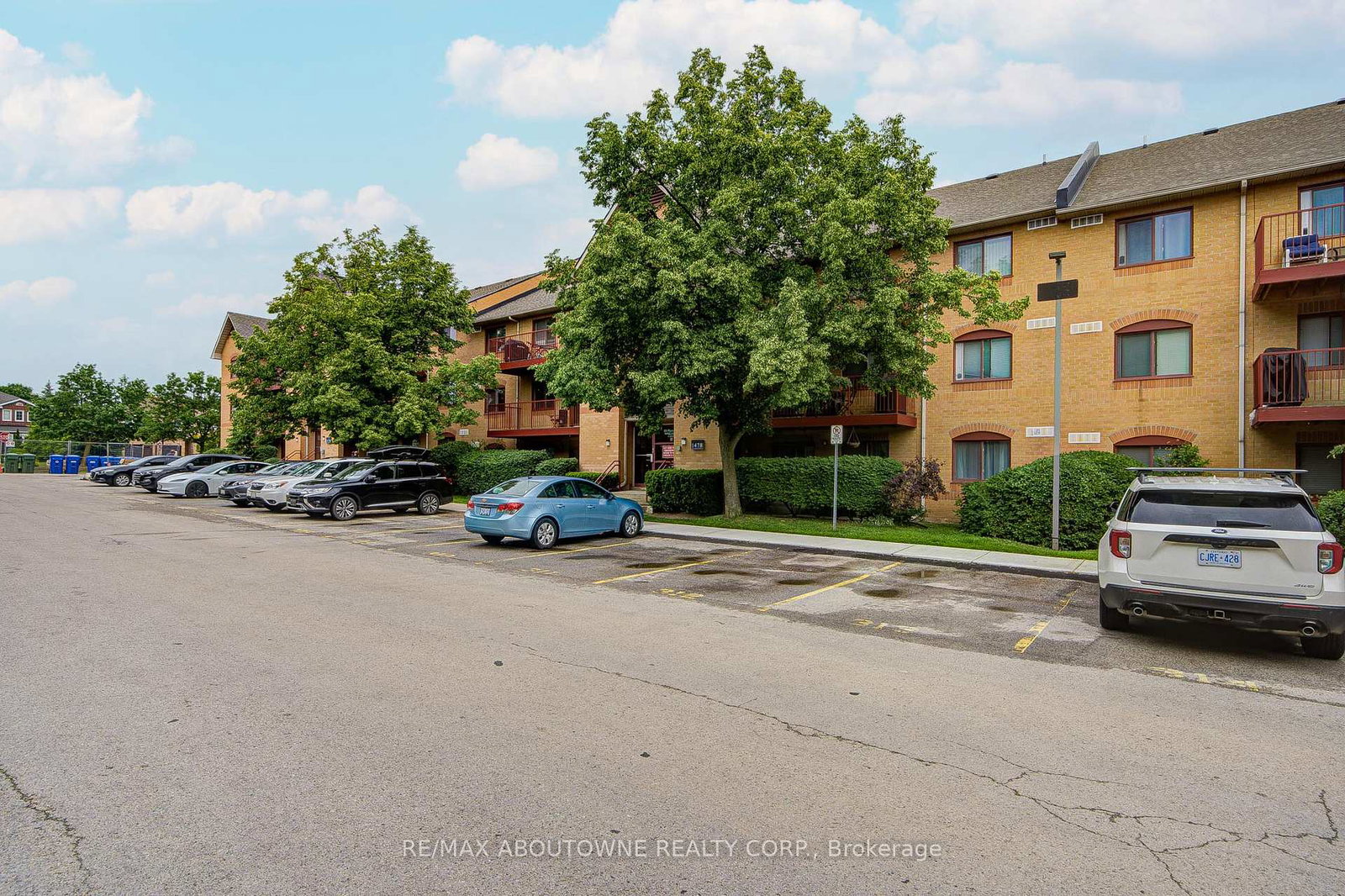 1476-pilgrims-way-oakville-ontario-w13423778
