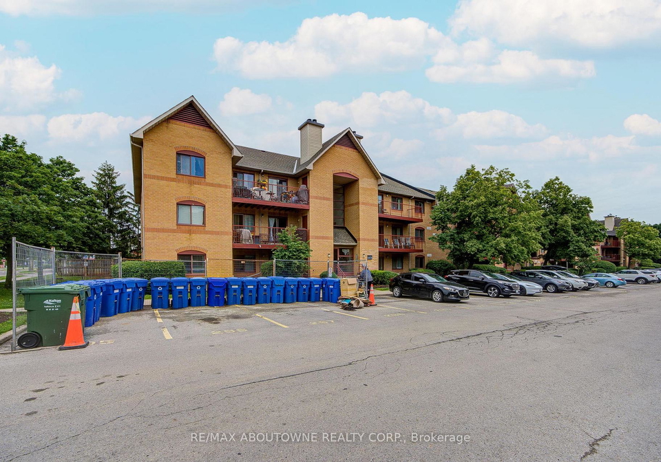 1476-pilgrims-way-oakville-ontario-w13423778