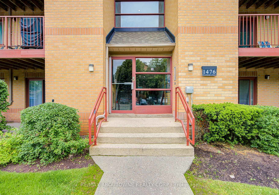 1476-pilgrims-way-oakville-ontario-w13423778
