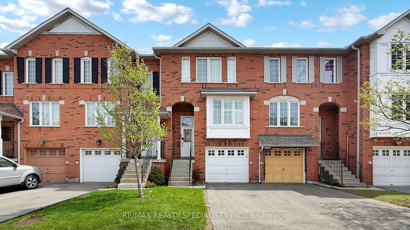 2-clay-brick-court-brampton-ontario-w13424192