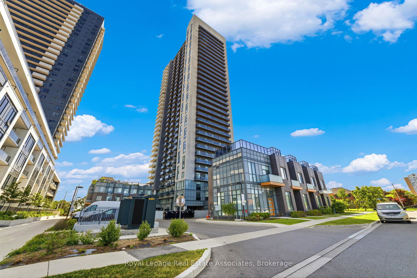 8-nahani-way-mississauga-ontario-w13424642