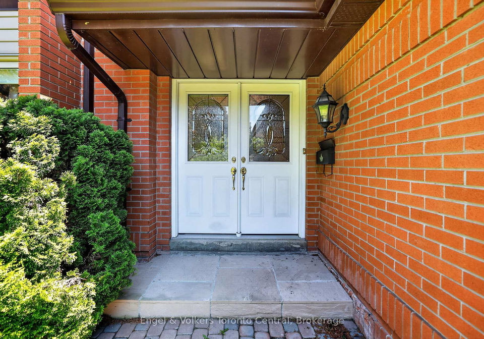 32-milford-crescent-brampton-ontario-w13425800