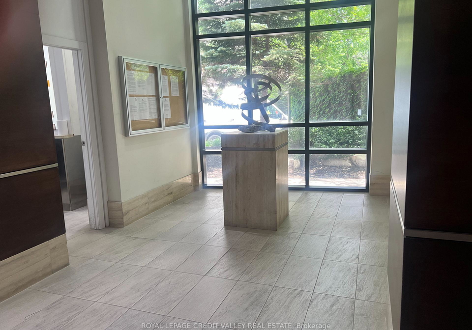 330-burnhamthorpe-road-w-mississauga-ontario-w13427004