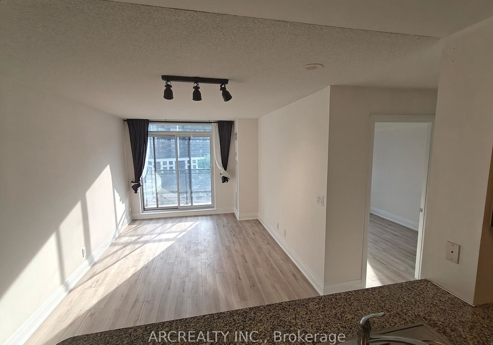 1-de-boers-drive-york-ontario-w13427084