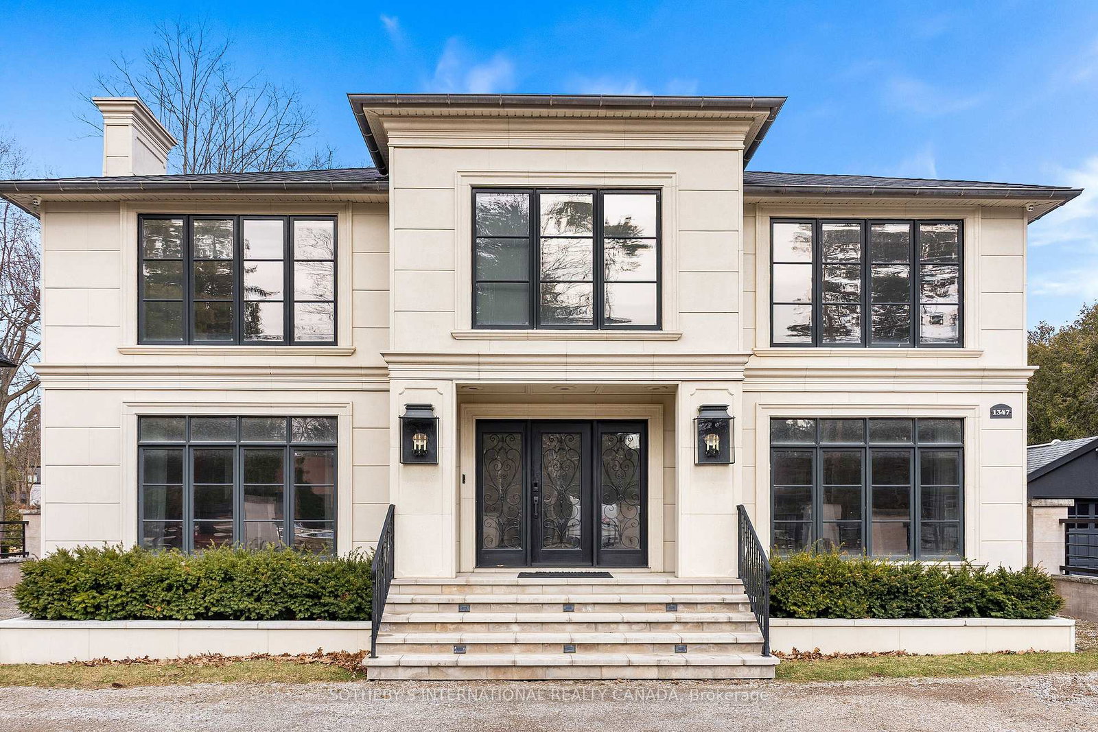 1347-queen-victoria-avenue-mississauga-ontario-w13427086