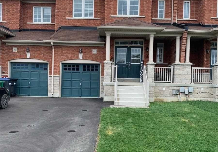 44-villadowns-trail-brampton-ontario-w13427508