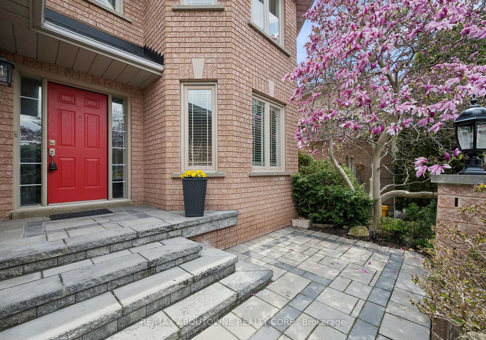 154-howell-road-oakville-ontario-w13427740