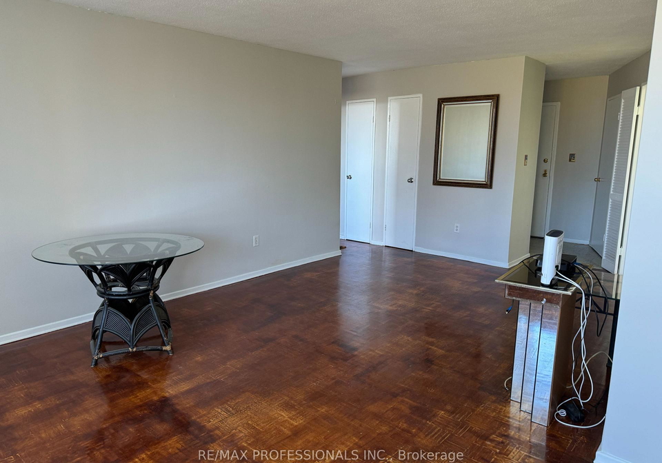 11-wincott-drive-etobicoke-ontario-w13428182