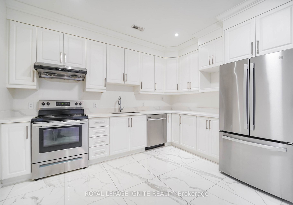 300-cornelius-parkway-york-ontario-w13428302