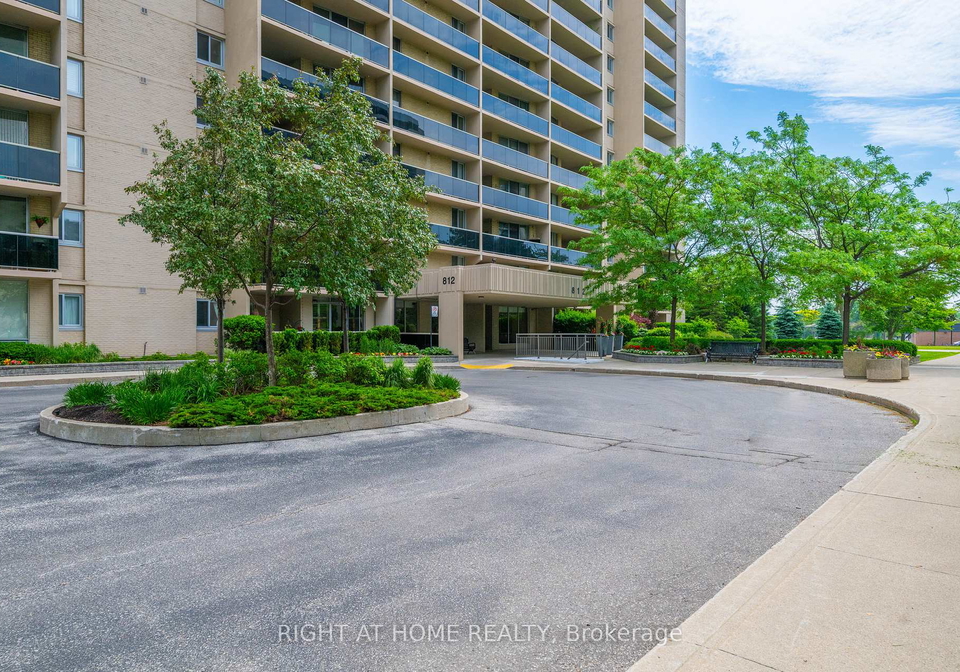 812-burnhamthorpe-road-etobicoke-ontario-w13428958