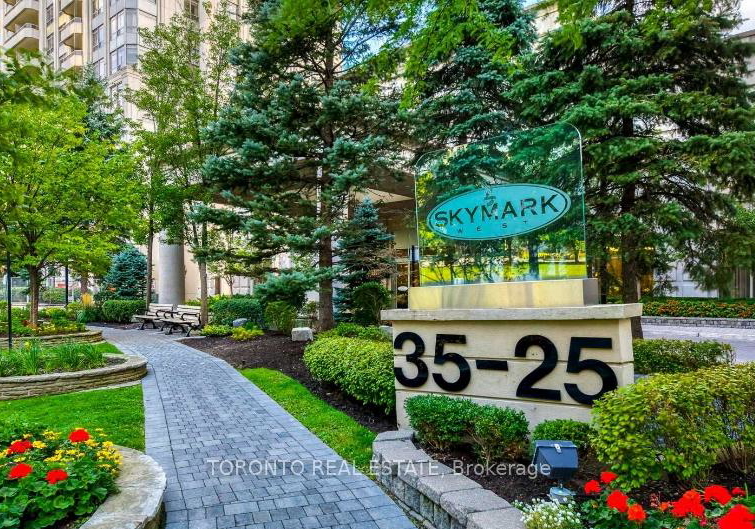 35-kingsbridge-garden-circle-mississauga-ontario-w13429084