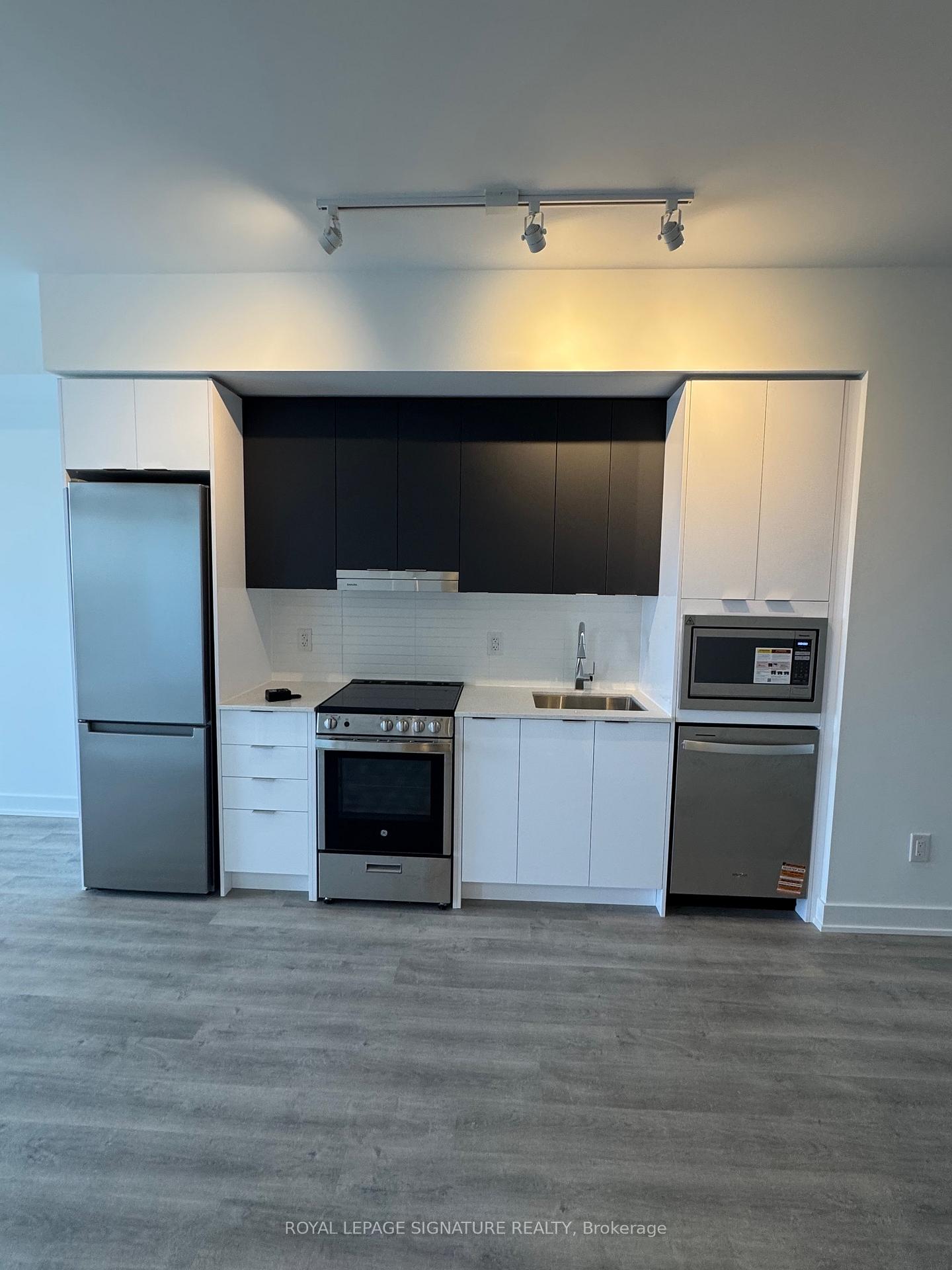 5105-hurontario-street-mississauga-ontario-w13429312