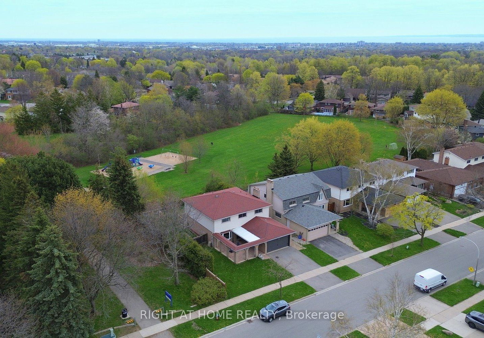 2451-sinclair-circle-burlington-ontario-w13429872