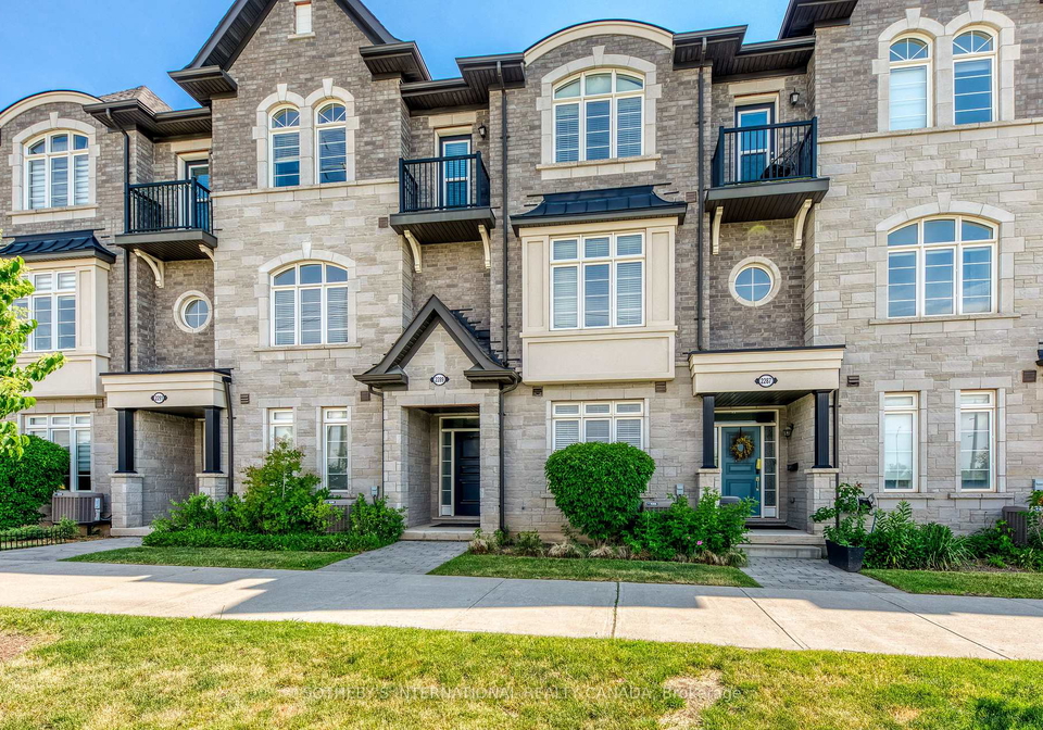 2289-khalsa-gate-oakville-ontario-w13430992