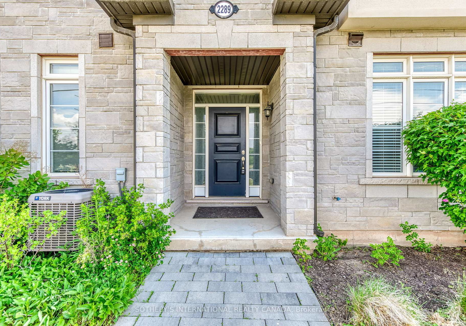 2289-khalsa-gate-oakville-ontario-w13430992
