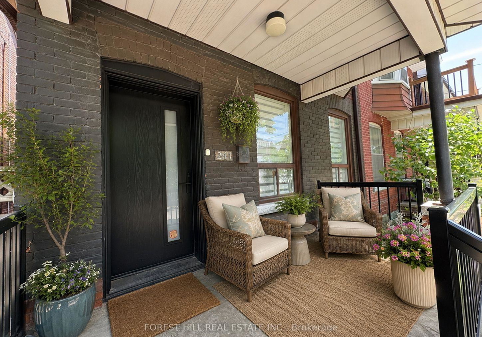 241-delaware-avenue-toronto-ontario-w13430998