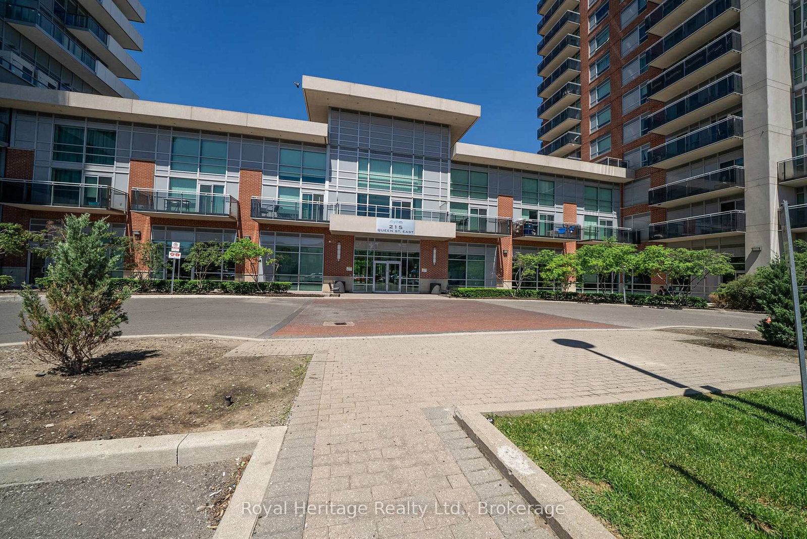 215-queen-street-e-brampton-ontario-w13431204