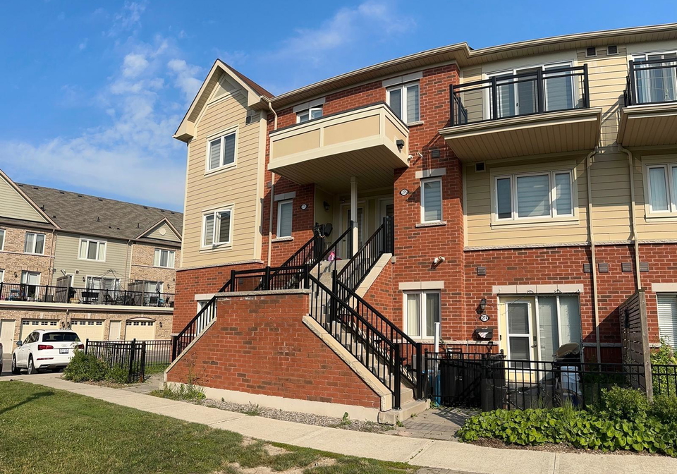 250-sunny-meadow-boulevard-brampton-ontario-w13431668