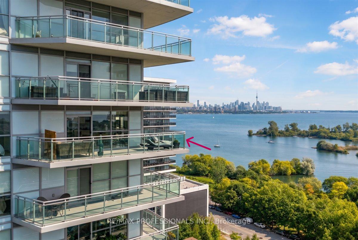 33-shore-breeze-drive-etobicoke-ontario-w13431818