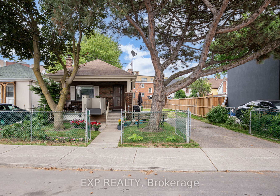 5-laxis-avenue-north-york-ontario-w13431902