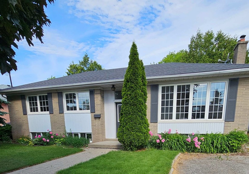 1377-selkirk-avenue-oakville-ontario-w13432556