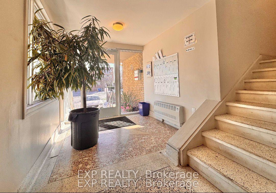 5-paisley-boulevard-e-mississauga-ontario-w13432648