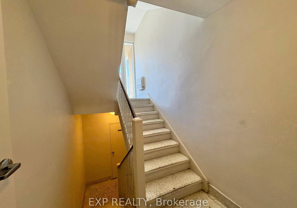 5-paisley-boulevard-e-mississauga-ontario-w13432648