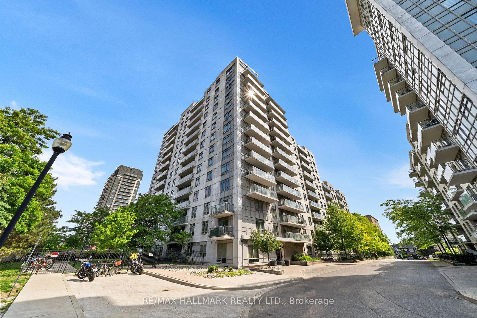816-lansdowne-avenue-toronto-ontario-w13433254