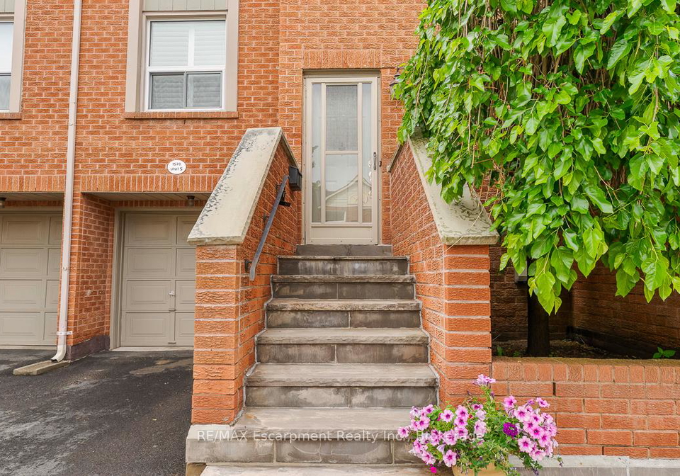 1570-reeves-gate-oakville-ontario-w13433606