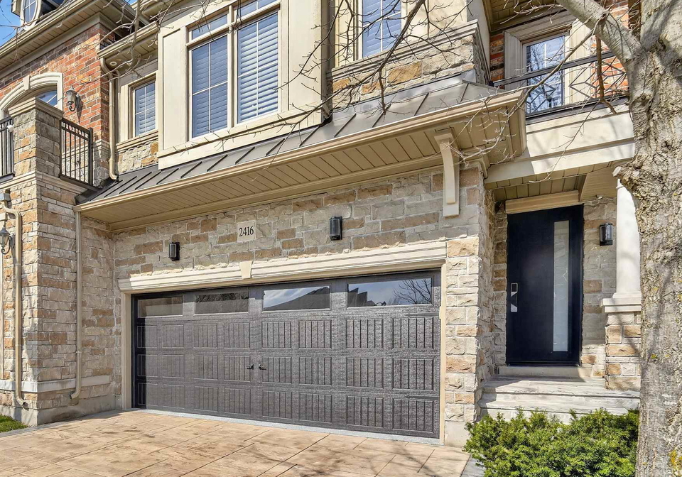 2416-village-common-oakville-ontario-w13433828