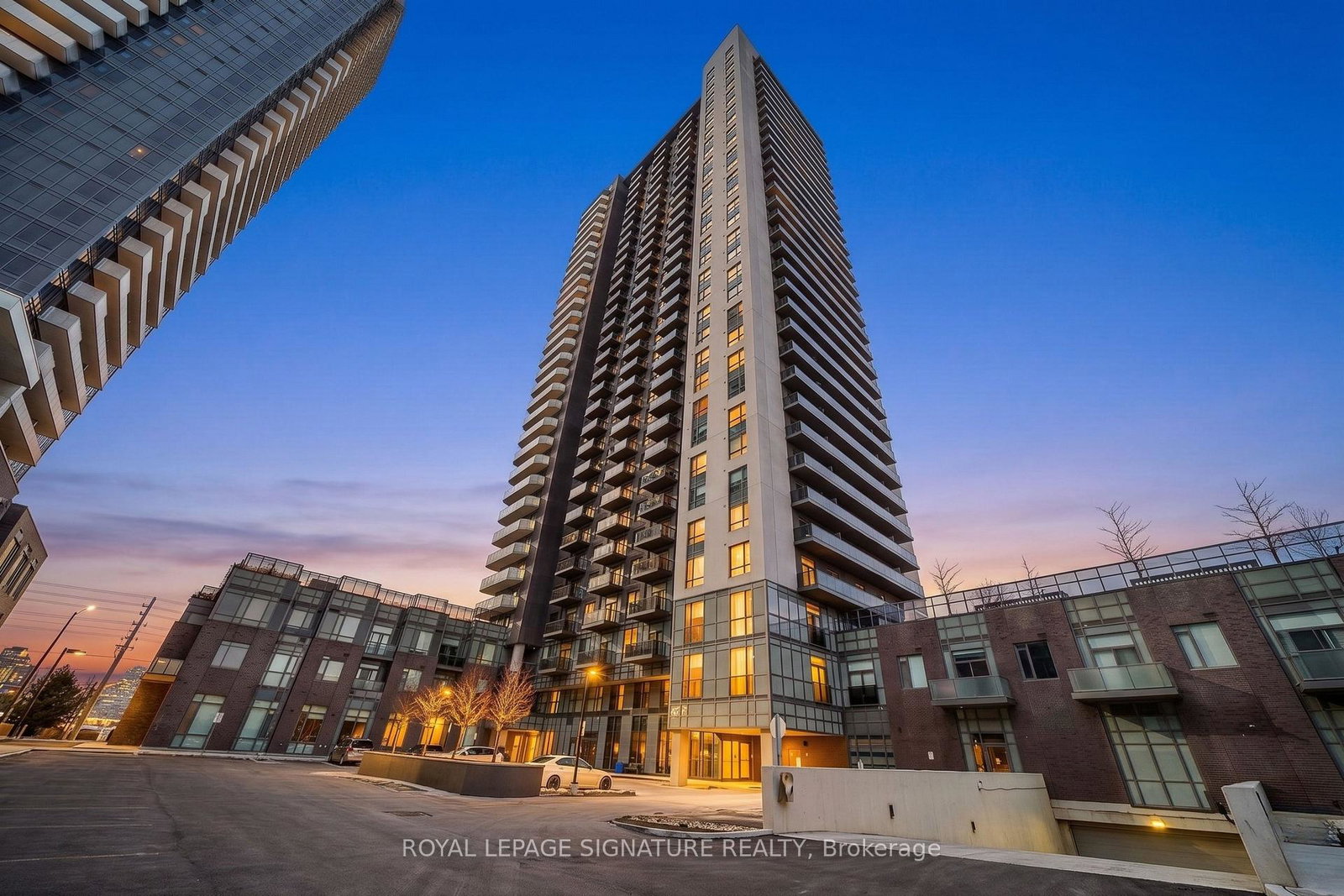 8-nahani-way-mississauga-ontario-w13434104