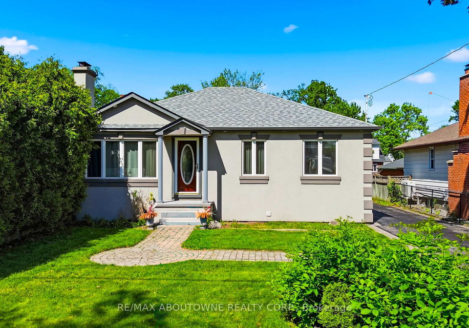 253-maurice-drive-oakville-ontario-w13434380