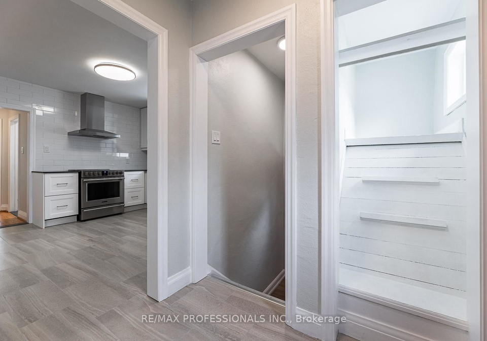 11-stock-avenue-etobicoke-ontario-w13434404