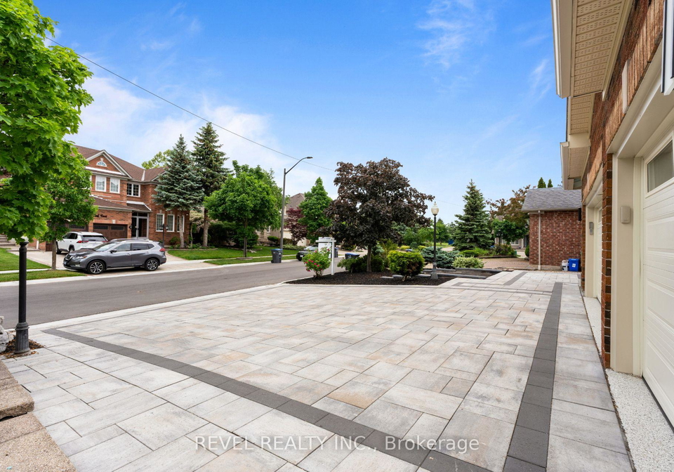 6872-round-leaft-court-mississauga-ontario-w13434530