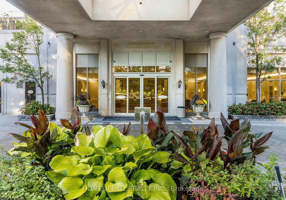 35-kingsbridge-garden-mississauga-ontario-w13434770