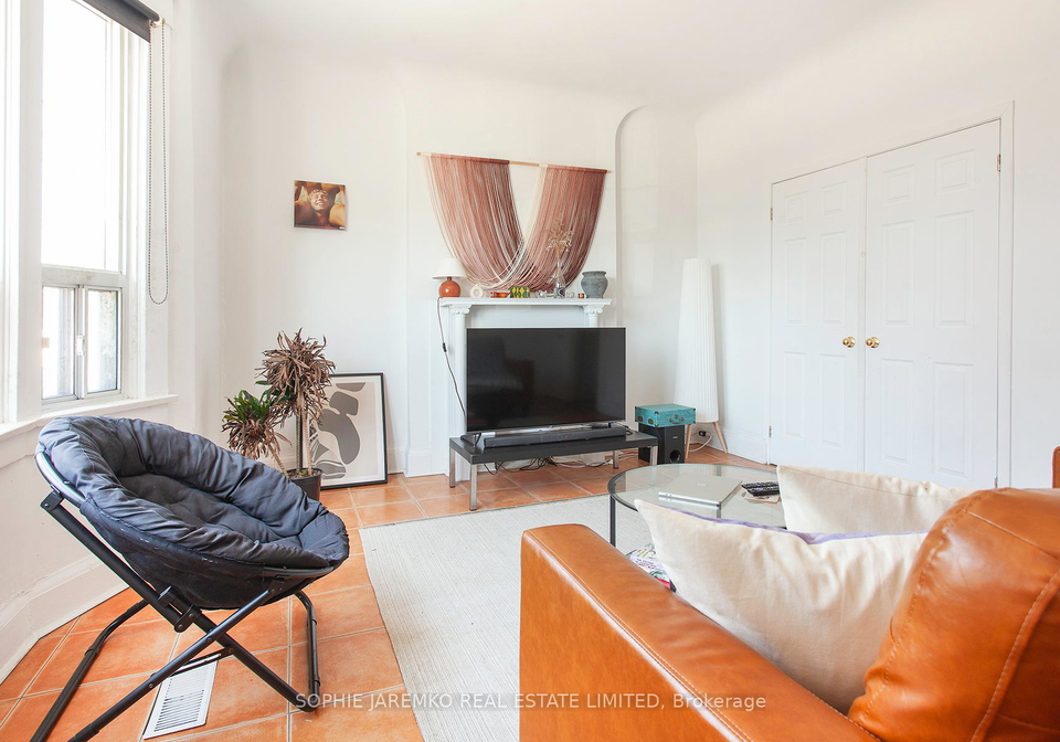 2102a-dundas-street-w-toronto-ontario-w13435204