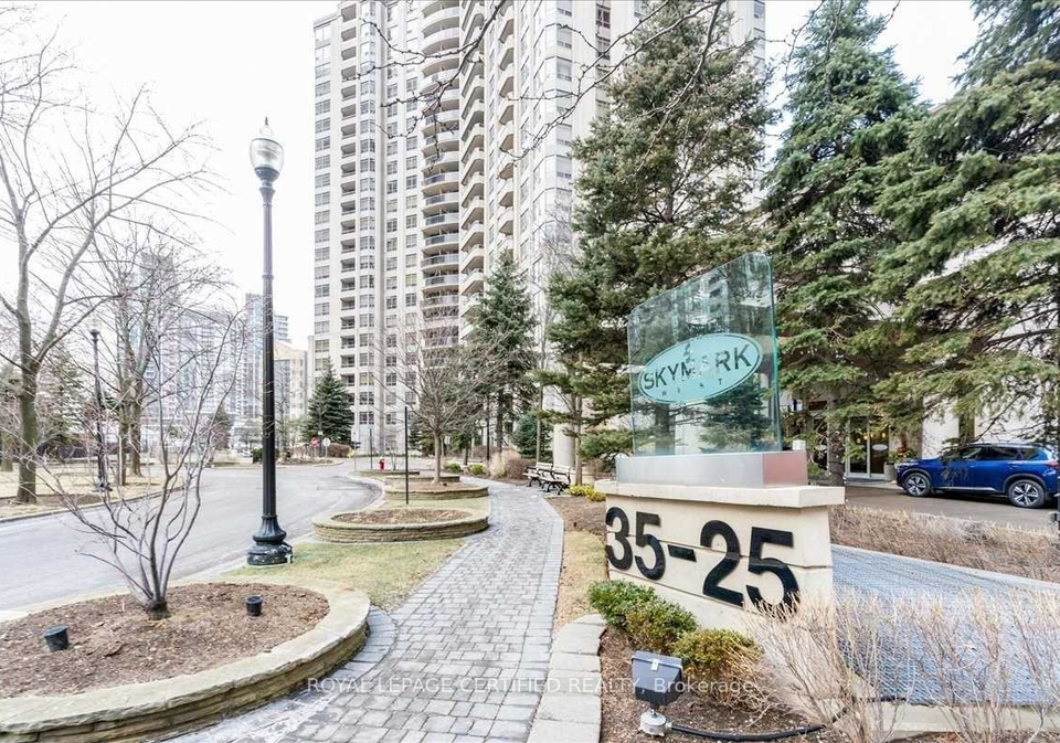 35-kingsbridge-garden-circle-mississauga-ontario-w13435462