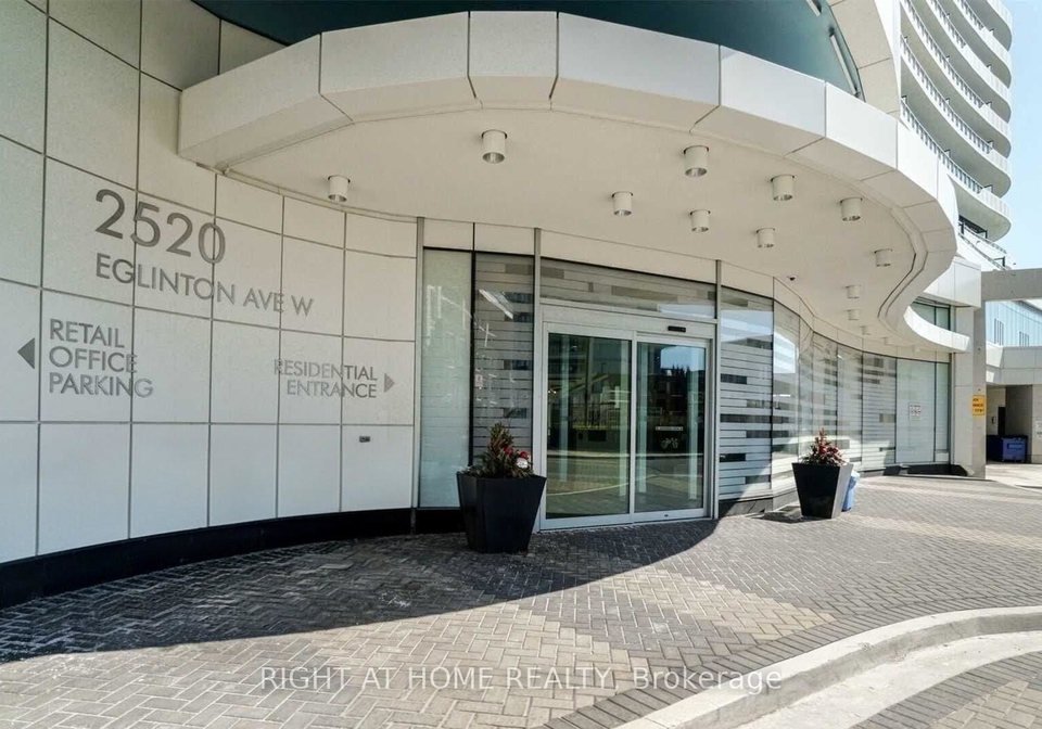2520-eglinton-avenue-w-mississauga-ontario-w13435626