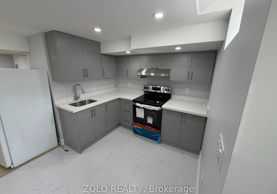 lower-4792-glasshill-grove-mississauga-ontario-w13435636