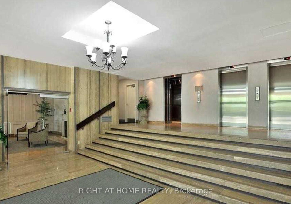 1359-white-oaks-boulevard-oakville-ontario-w13435904