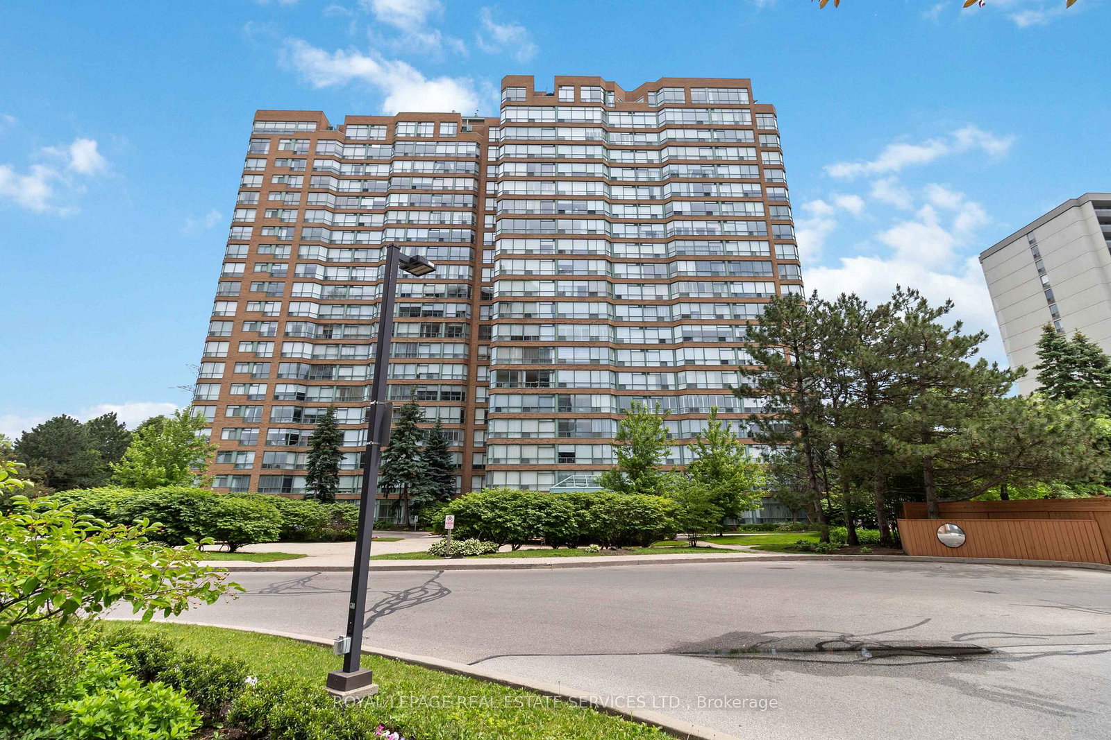 1276-maple-crossing-boulevard-burlington-ontario-w13437916