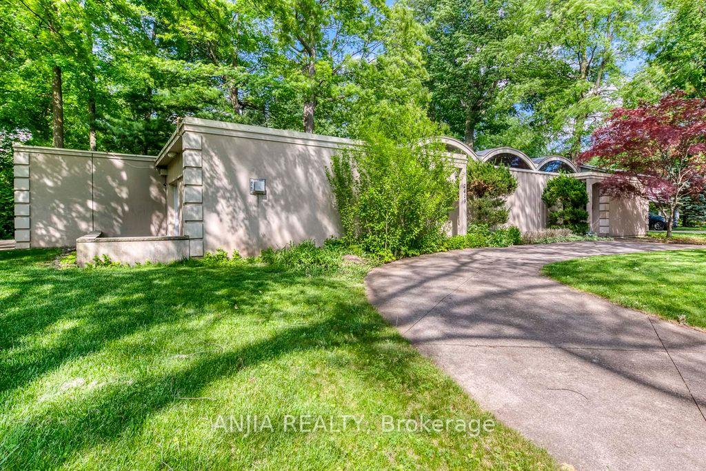 2419-lionheart-crescent-mississauga-ontario-w13438062